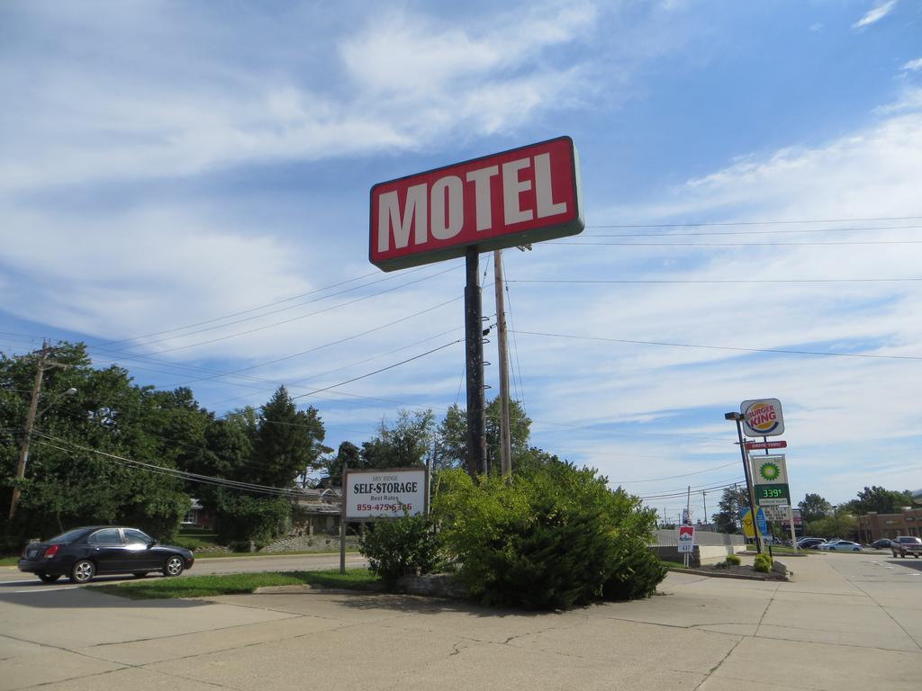 Dry Ridge Motor Inn Buitenkant foto