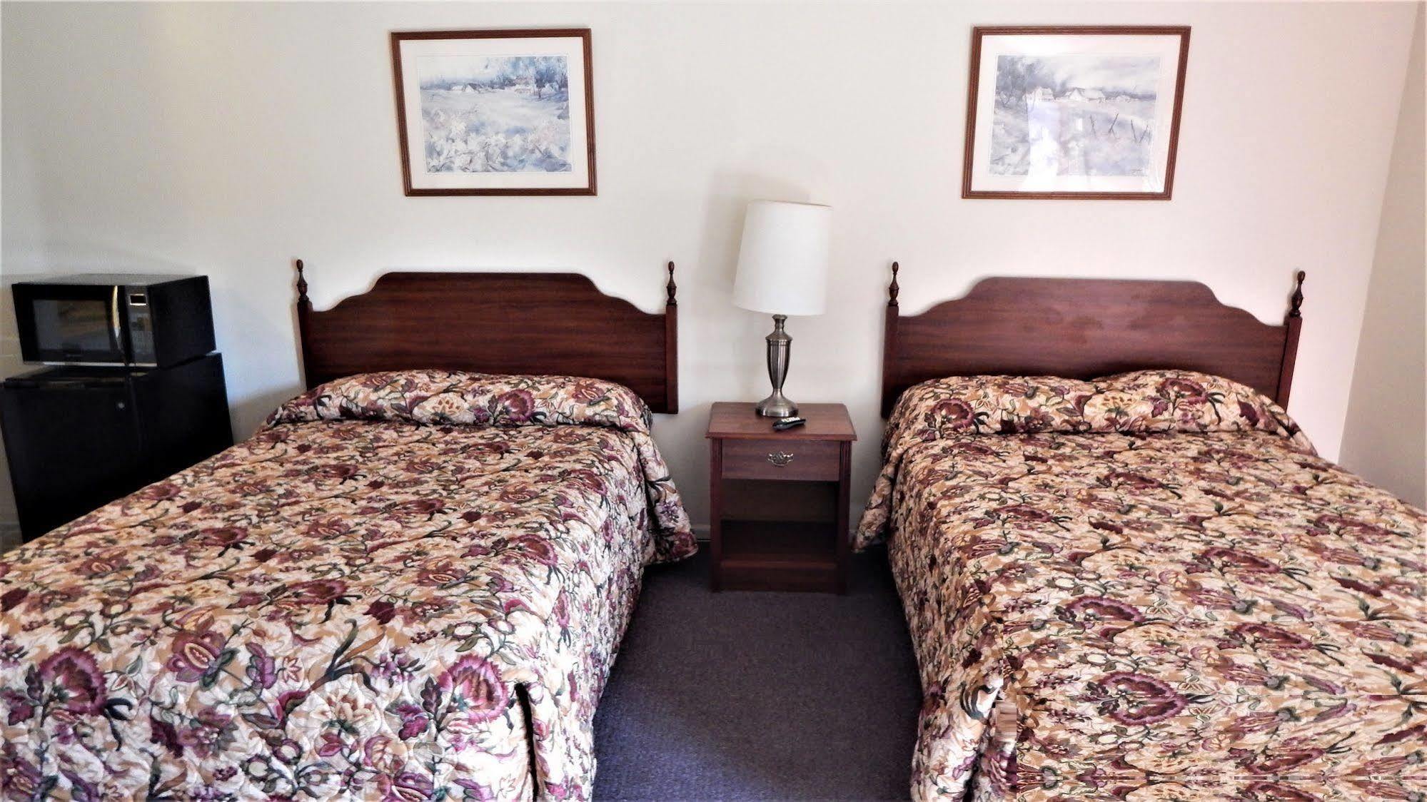 Dry Ridge Motor Inn Buitenkant foto